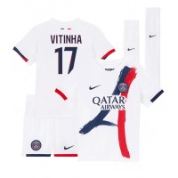 Camisa de Futebol Paris Saint-Germain Vitinha #17 Equipamento Secundário Infantil 2024-25 Manga Curta (+ Calças curtas)